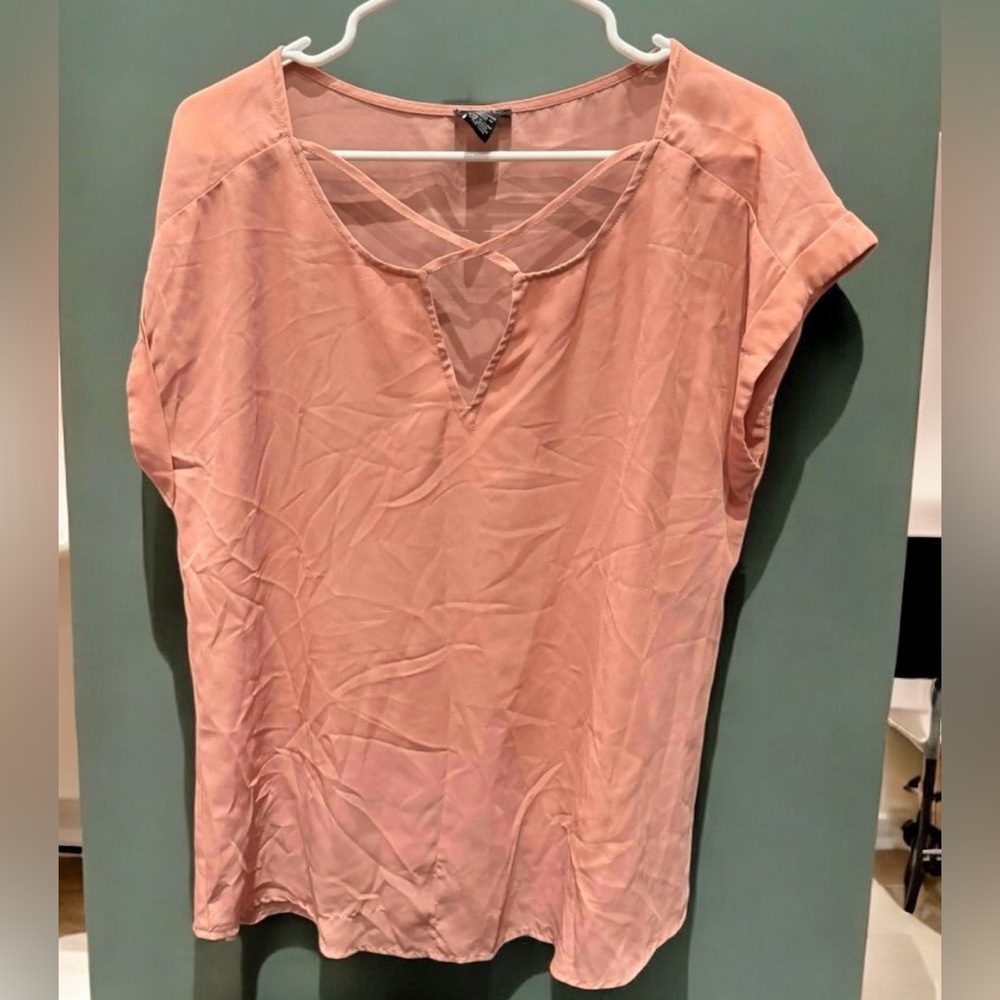 Rue 21 Women's Peach Top LARGE